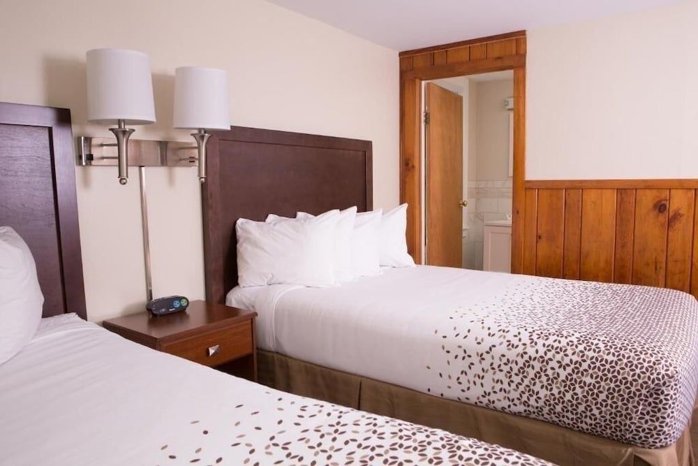 Knotty Pine Classic Double Room, 2 Queen Beds 2