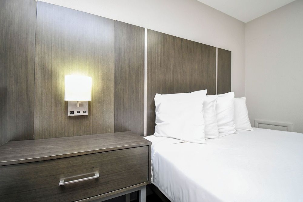 Settle Inn Single Room 7