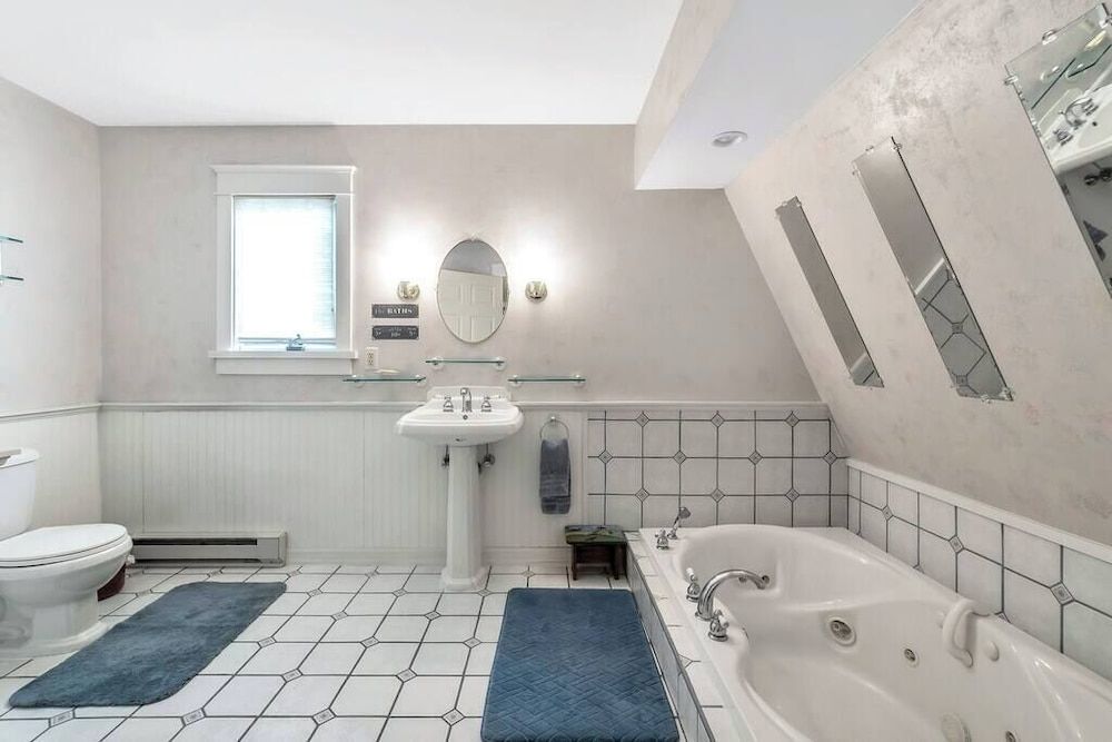 Red Barn Village Apartments Apartment, 1 Queen Bed, Accessible Bathtub, Kitchenette 6