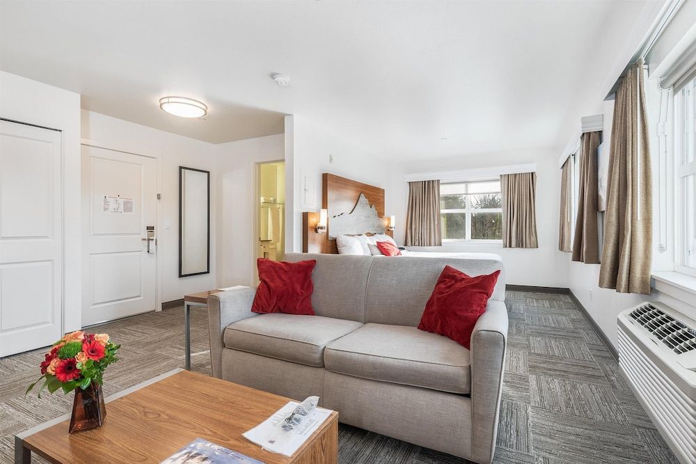 Marshall Suites Bainbridge Island, SureStay Collection by BW