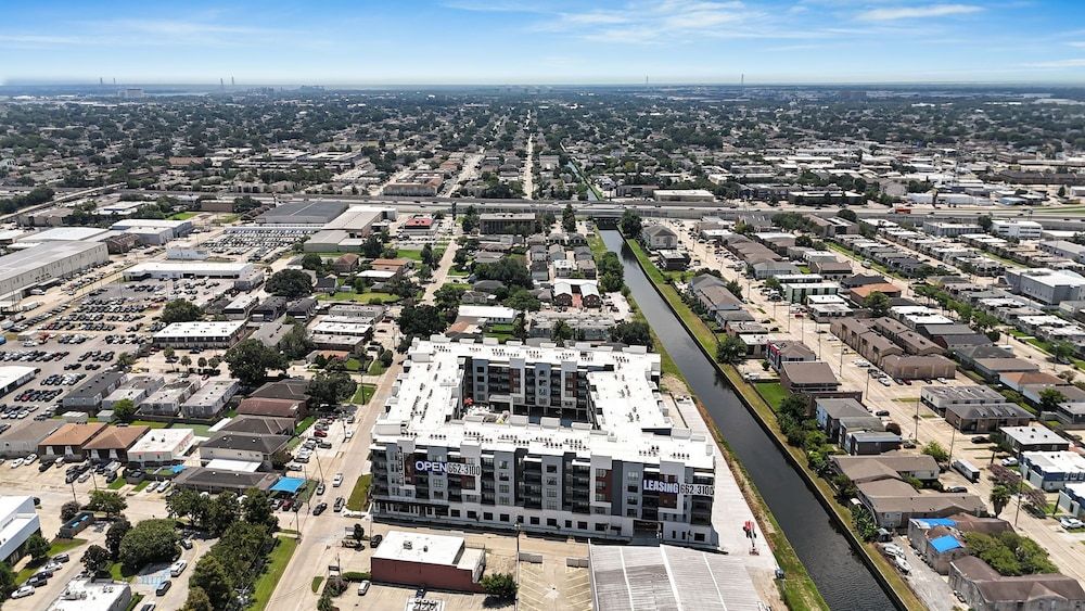 Latitude Apartments Luxury Apartment, 1 King Bed, Balcony 15