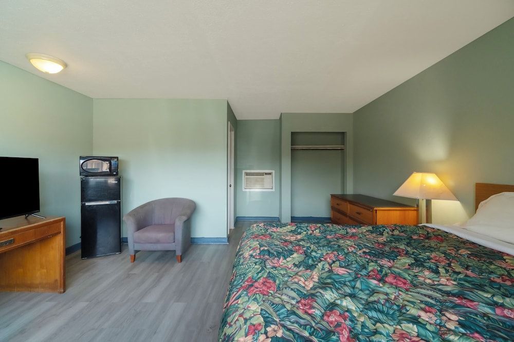 Room, 1 King Bed, Non Smoking