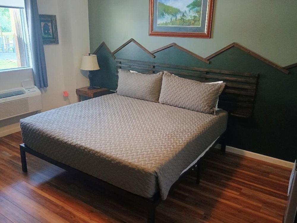 Wild Mountain Lodge Premier Double Room, Mountain View 3