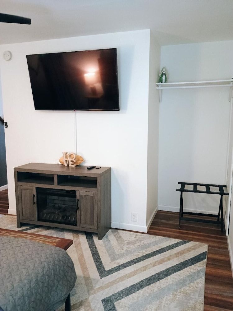 Wild Mountain Lodge Deluxe Suite, Mountain View 2