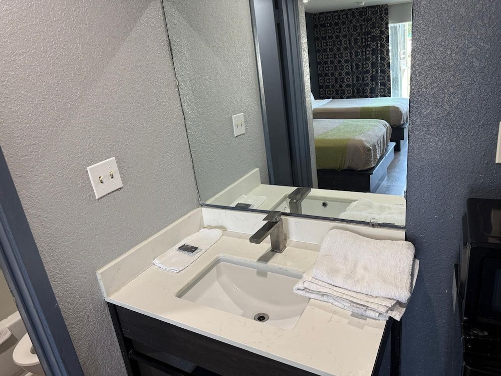 Best Value Inn Garland Classic Double Room 4