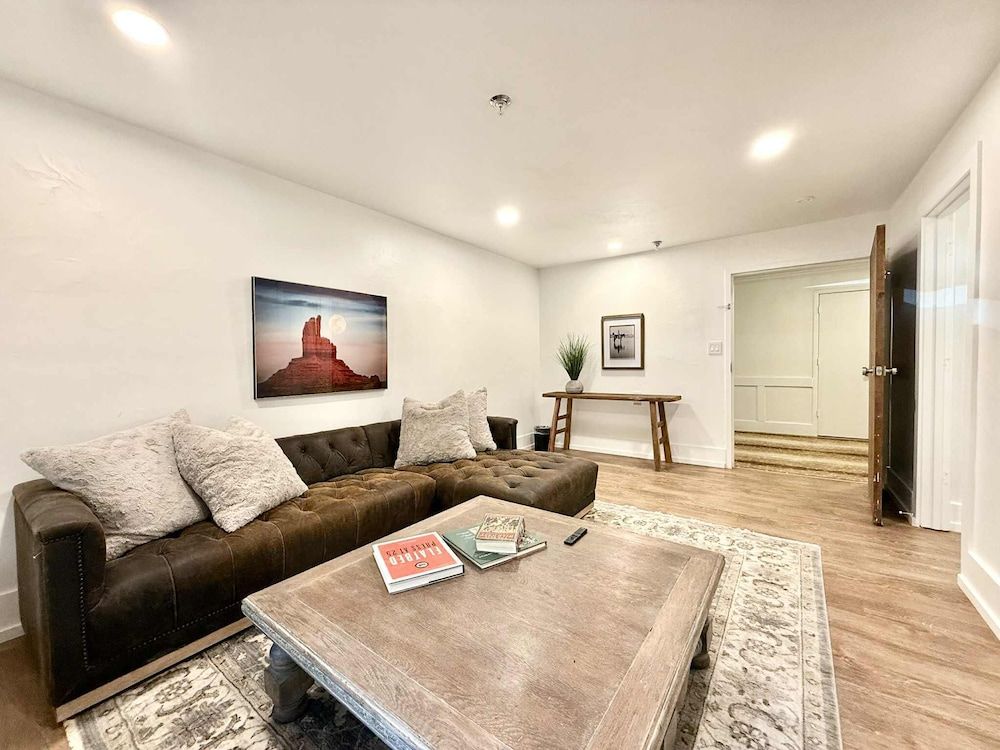 The Hotel Henry Premium Single Room 9