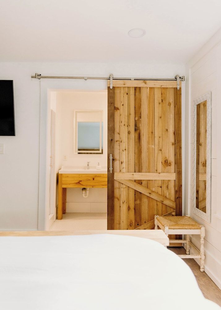 The Hotel Henry Family Suite 6