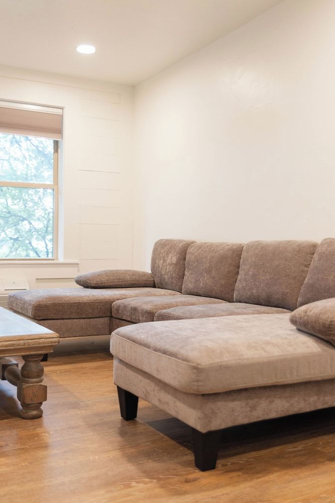 The Hotel Henry Premium Single Room 2