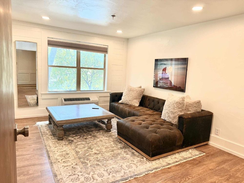 The Hotel Henry Premium Single Room 11