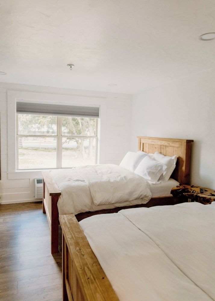 The Hotel Henry Standard Room 2