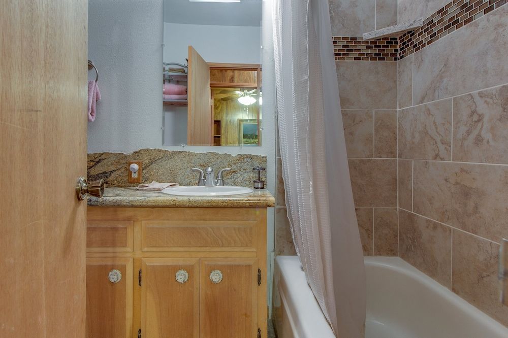 Castle Rock Cabin #2 Cabin, Multiple Beds, Pool Access, Mountain View (VC247) 14