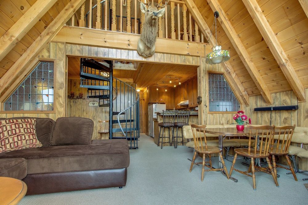 Castle Rock Cabin #2 Cabin, Multiple Beds, Pool Access, Mountain View (VC247) 10