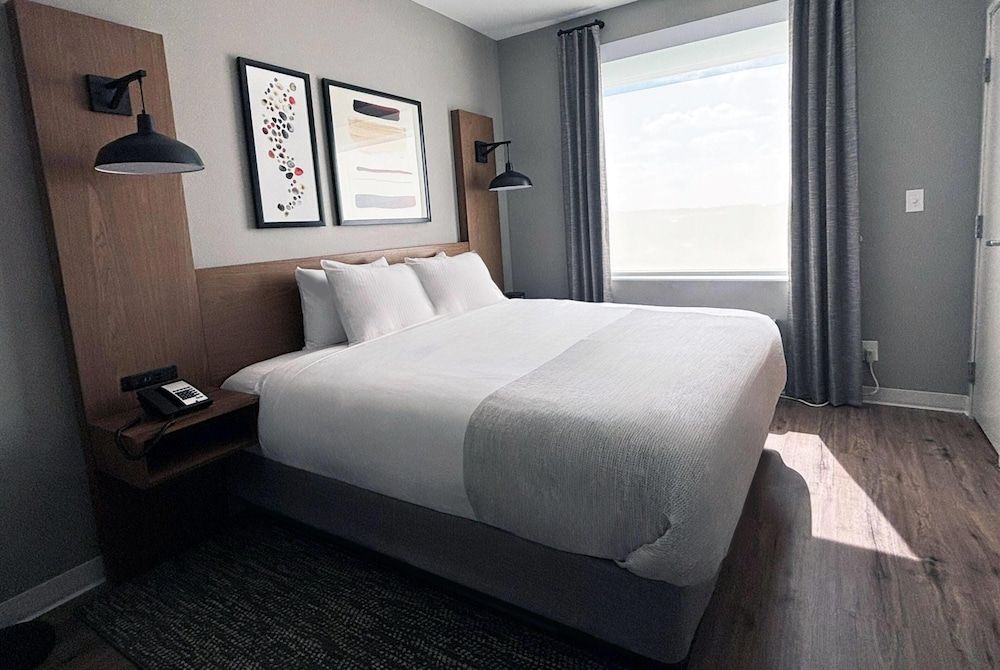 Hawthorn Extended Stay by Wyndham Eagle Pass Room, 1 King Bed with Sofa bed, Mobility Accessible, Non Smoking (Roll-In Shower) 4