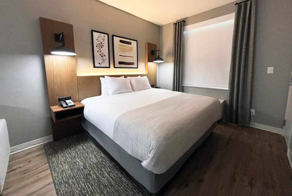 Hawthorn Extended Stay by Wyndham Eagle Pass Room, 1 King Bed with Sofa bed, Mobility Accessible, Non Smoking (Roll-In Shower) 5