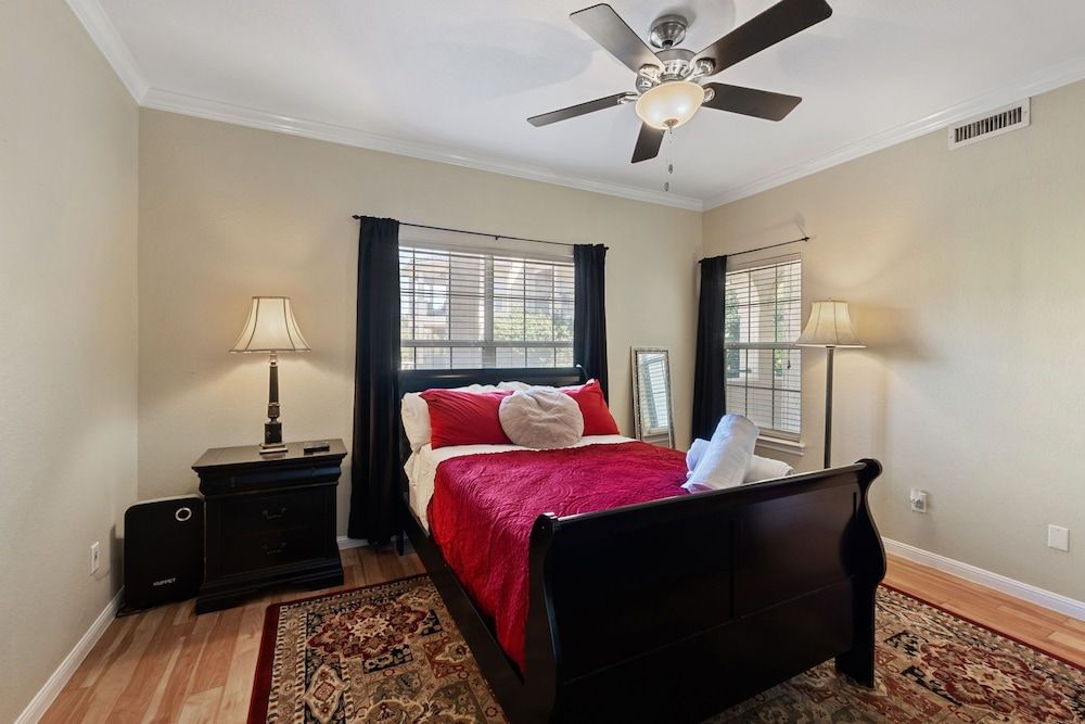 Paradise Island Condo, Multiple Beds, Hot Tub 4