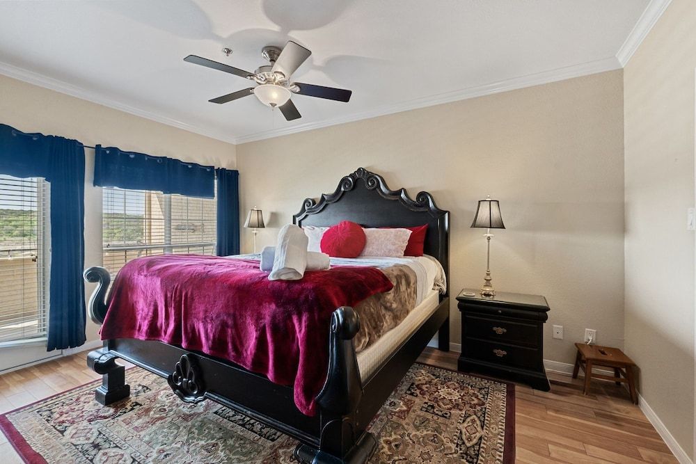 Paradise Island Condo, Multiple Beds, Hot Tub 6