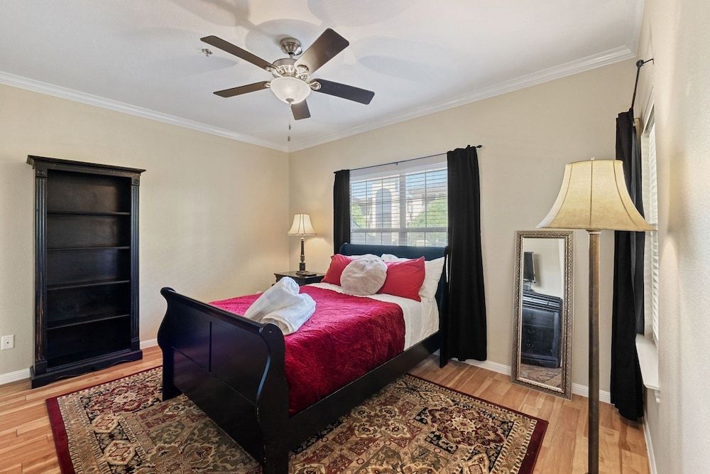 Paradise Island Condo, Multiple Beds, Hot Tub 3