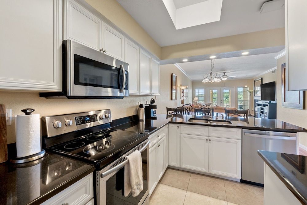 Paradise Island Condo, Multiple Beds, Hot Tub 11