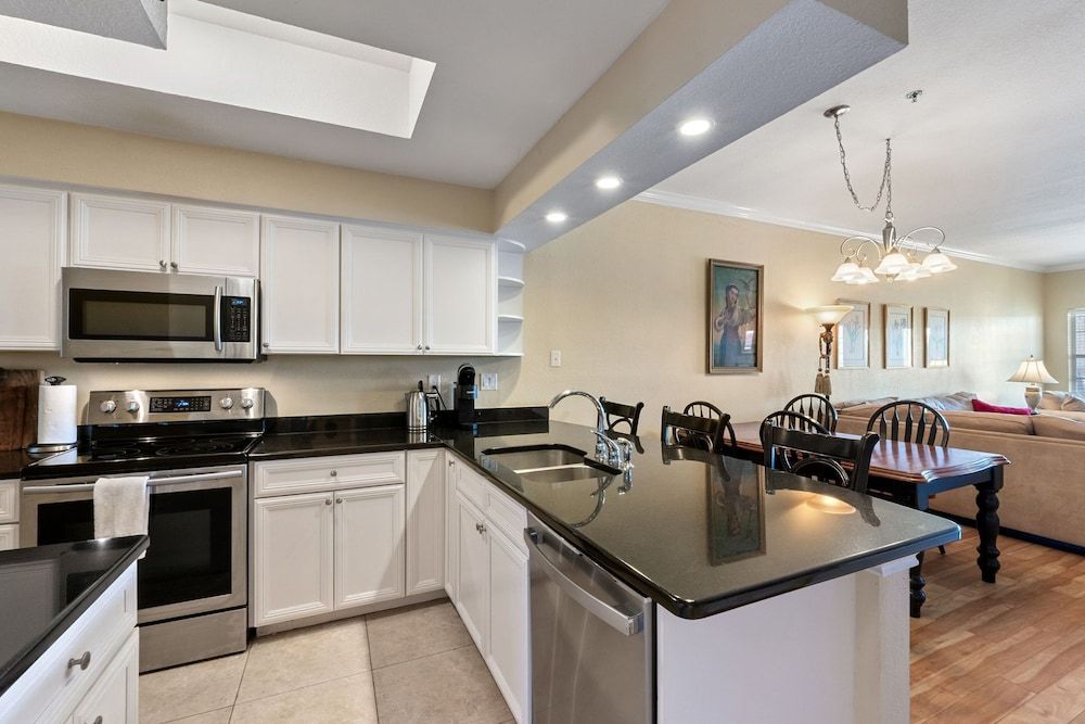 Paradise Island Condo, Multiple Beds, Hot Tub 8