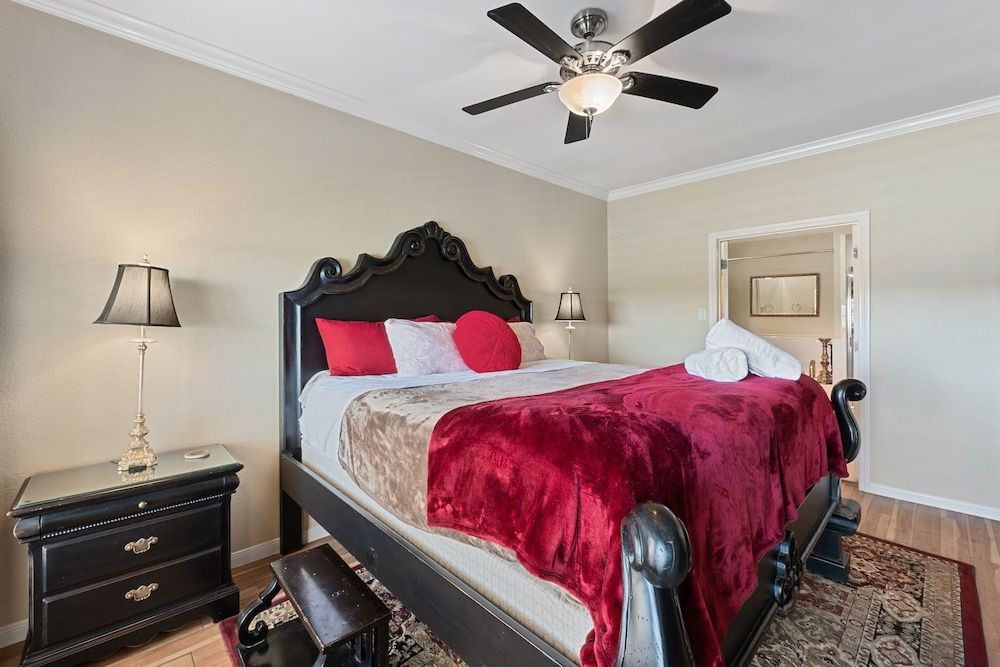 Paradise Island Condo, Multiple Beds, Hot Tub 5