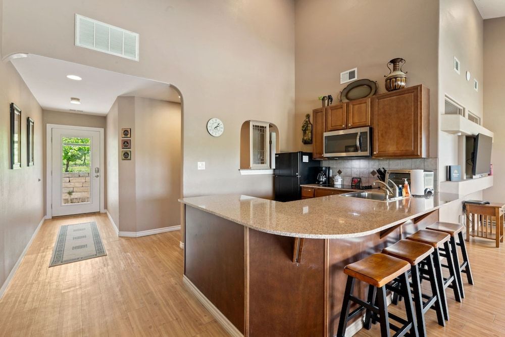 Shiraz Haus - Unit B House, Multiple Beds, Balcony 8