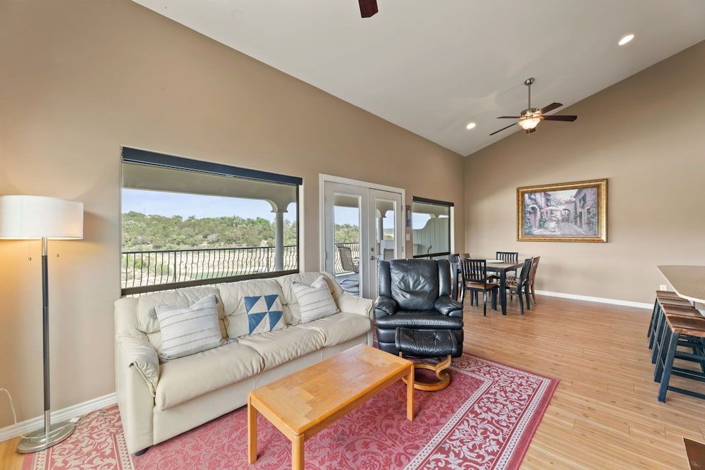 Shiraz Haus - Unit B House, Multiple Beds, Balcony 10