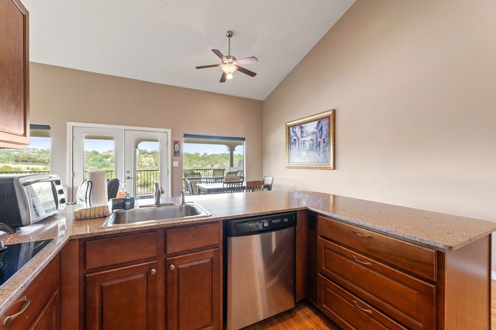 Shiraz Haus - Unit B House, Multiple Beds, Balcony 7