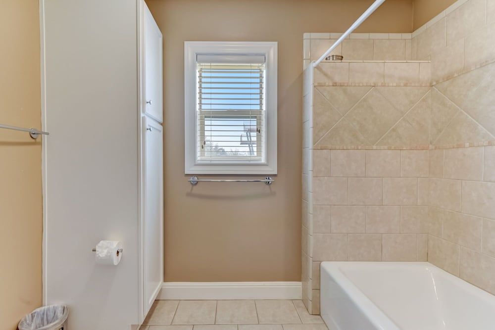 Hillview Estate House, Multiple Beds, Patio (4) 23