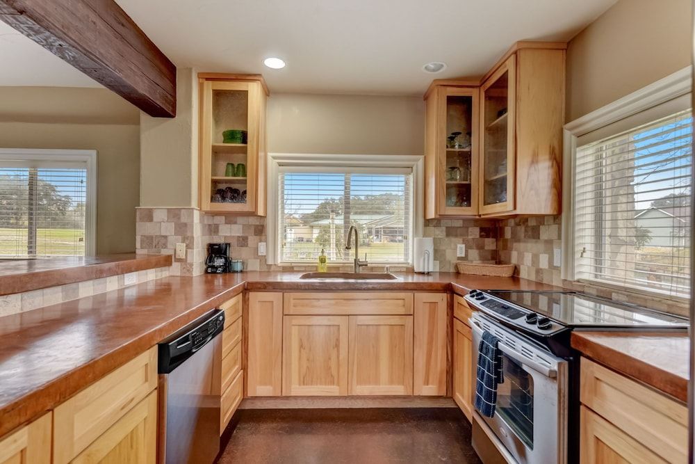 Hillview Estate House, Multiple Beds, Patio (4) 13