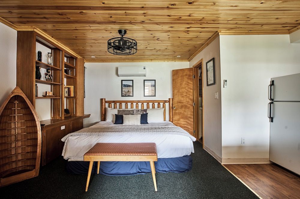 Misty Mountain Lodge Deluxe Studio, 1 King Bed, Kitchenette 2