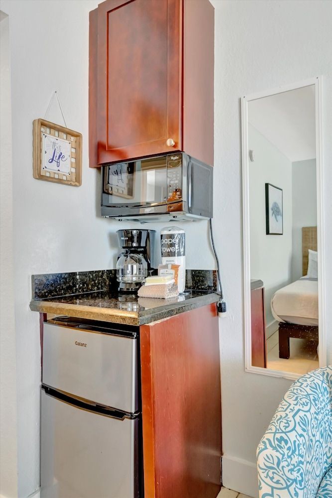 Little Harbor Panoramic Studio, 2 Queen Beds, Balcony 6