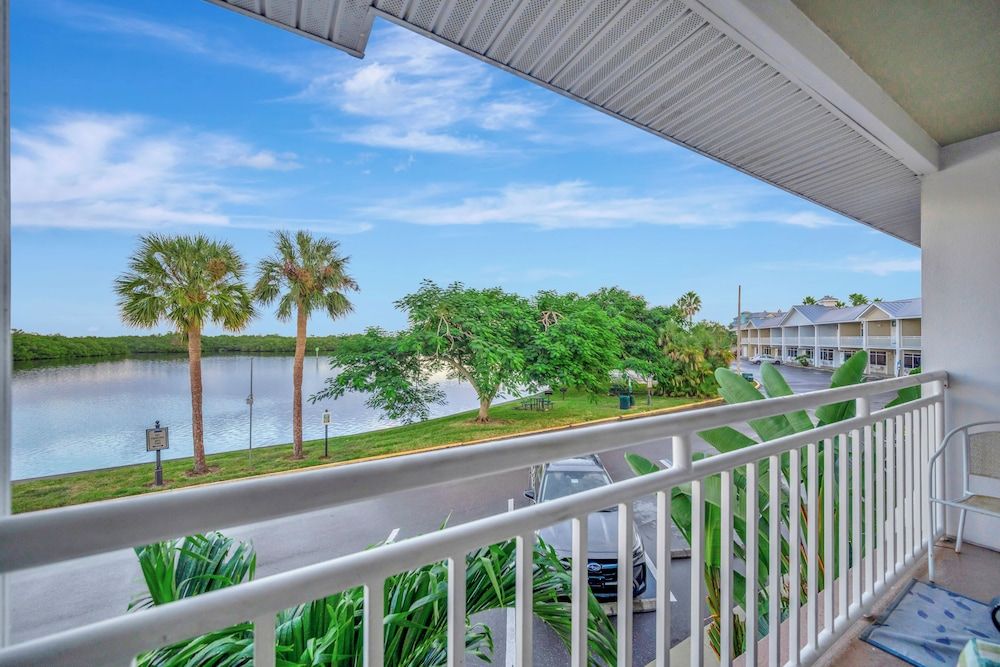 Little Harbor Comfort Studio, 1 Queen Bed, Balcony, Bay View 20