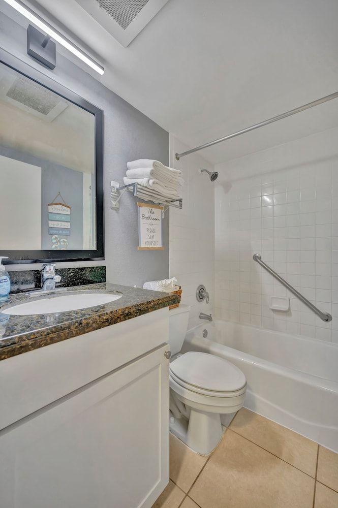 Little Harbor Comfort Studio, 1 Queen Bed, Balcony, Bay View 22