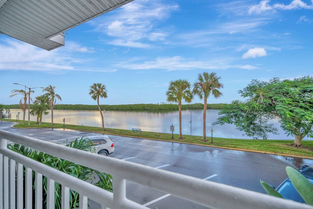 Little Harbor Comfort Studio, 1 Queen Bed, Balcony, Bay View 21