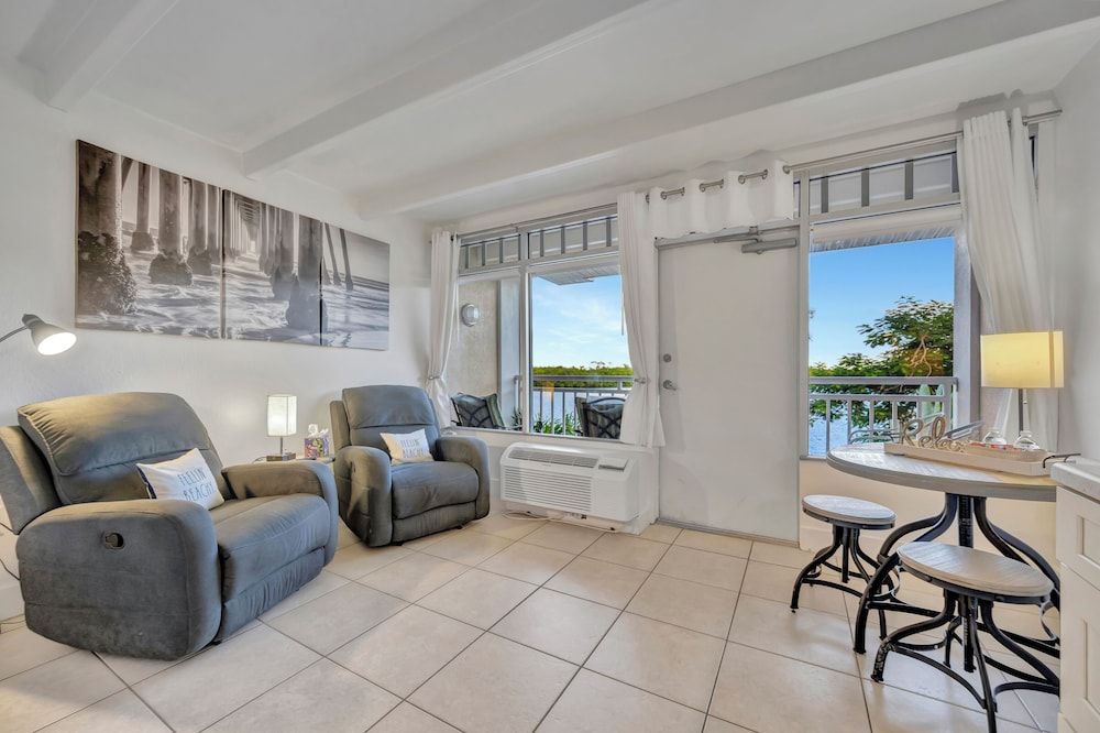 Little Harbor Comfort Studio, 1 Queen Bed, Balcony, Bay View 6