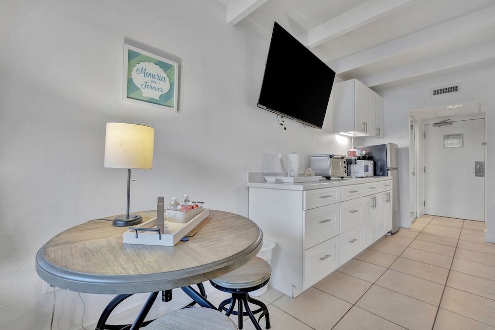 Little Harbor Comfort Studio, 1 Queen Bed, Balcony, Bay View 5