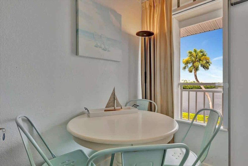 Little Harbor Deluxe Studio, 2 Queen Beds 4