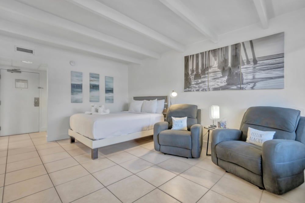 Little Harbor Comfort Studio, 1 Queen Bed, Balcony, Bay View 11