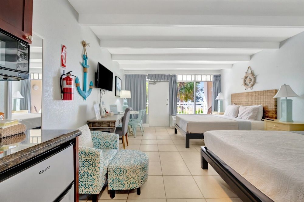 Little Harbor Panoramic Studio, 2 Queen Beds, Balcony 7