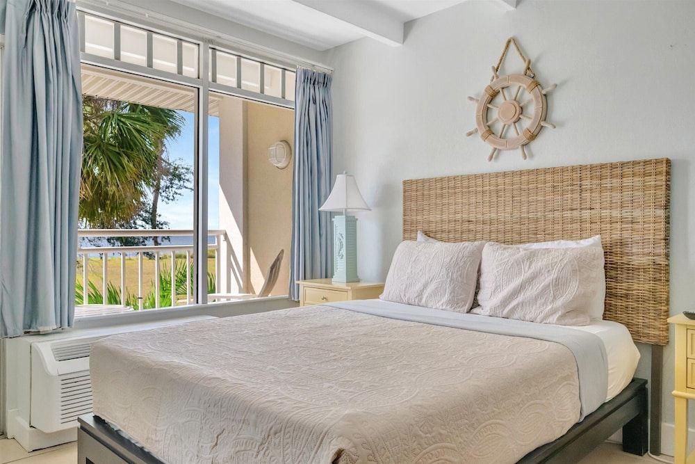 Little Harbor Panoramic Studio, 2 Queen Beds, Balcony 3