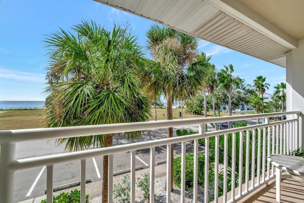 Little Harbor Panoramic Studio, 2 Queen Beds, Balcony 9