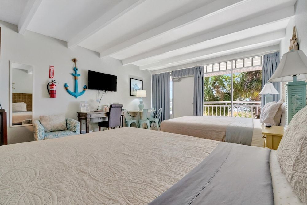 Little Harbor Panoramic Studio, 2 Queen Beds, Balcony 5