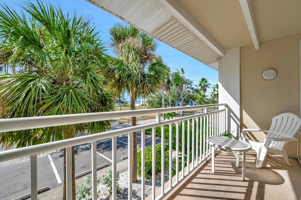 Little Harbor Panoramic Studio, 2 Queen Beds, Balcony 8