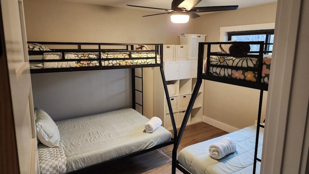 Cherilliam Estate House, Multiple Beds, Pool Access, Garden View (9) 4