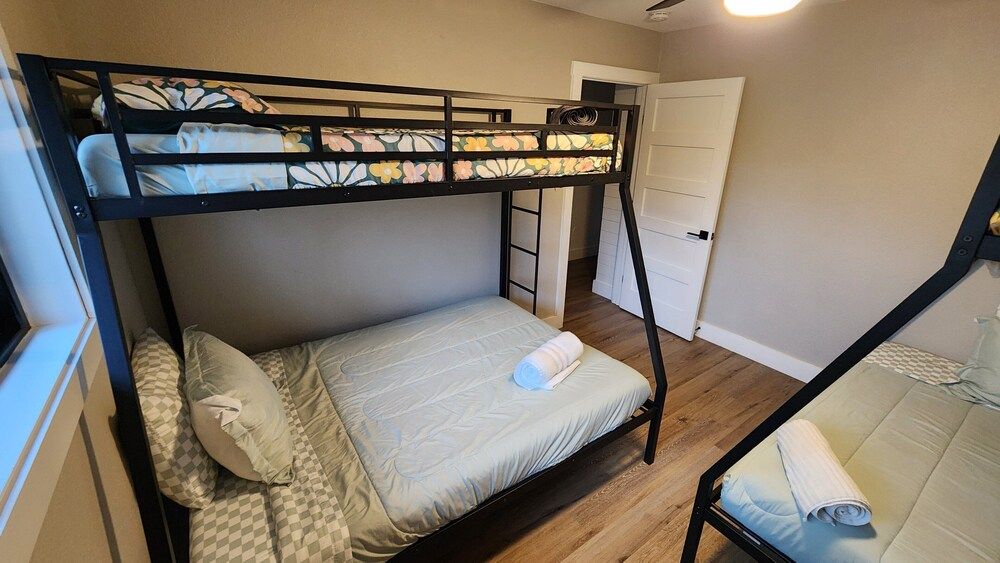 Cherilliam Estate House, Multiple Beds, Pool Access, Garden View (9) 6