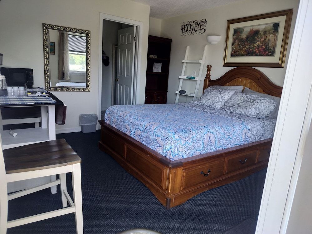 Sunshine Inn Room, 1 Queen Bed, Non Smoking 6