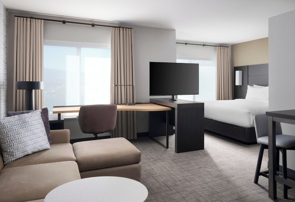 Studio, 1 King Bed with Sofa bed (Mobility/Hearing Accessible, Tub)
