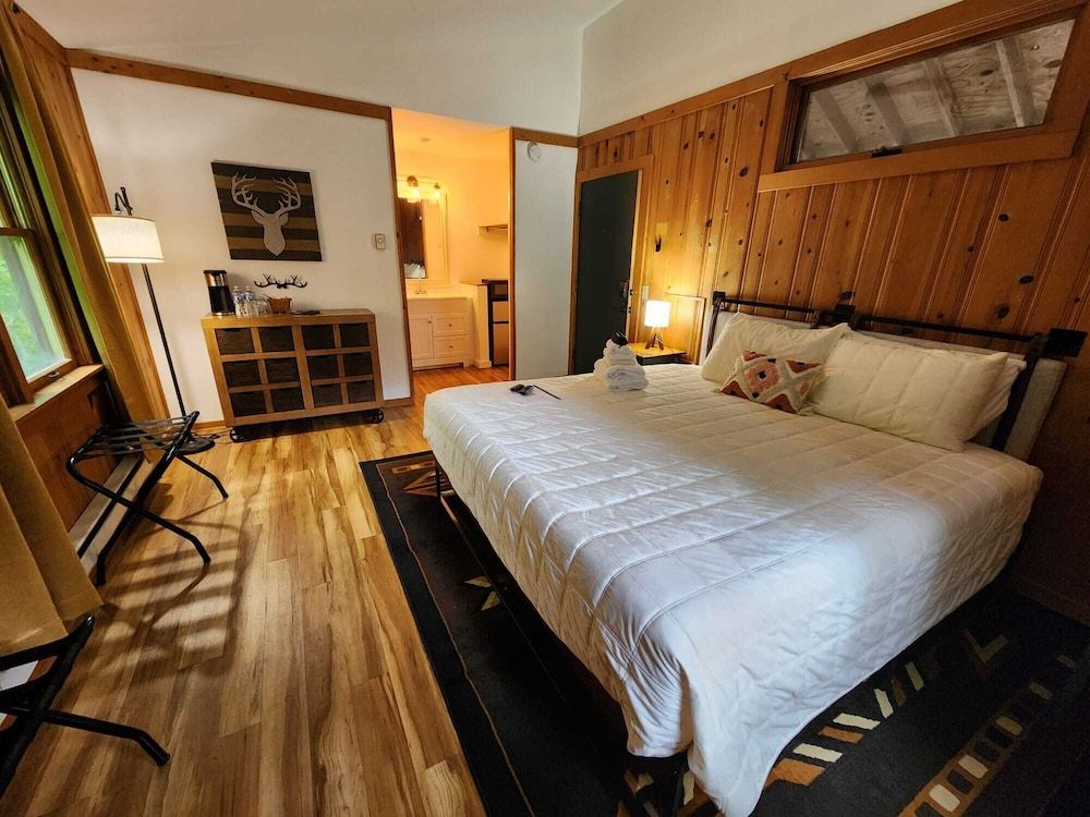 Wildrest Hotel Deluxe Suite, Non Smoking, Pets Allowed 5