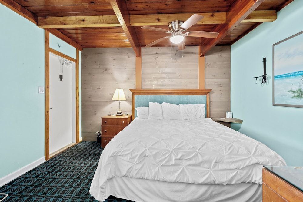 Oceanfront Inn Standard Suite, 1 Bedroom, Balcony, Ocean View 2