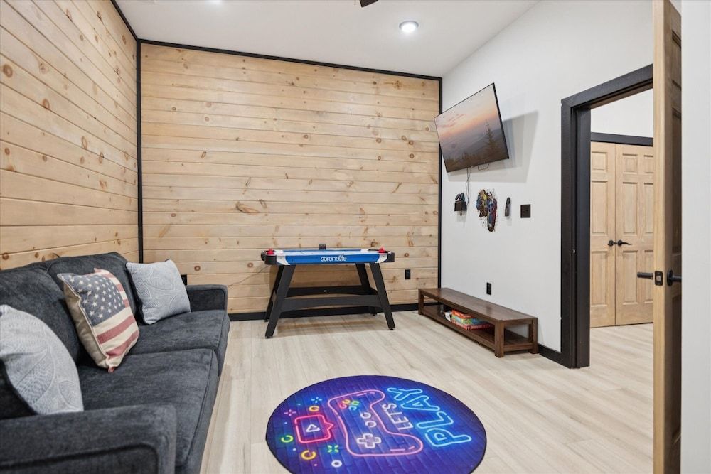 New Cabin w Indoor Swim Spa Hot Tub Gameroom Apartment 23